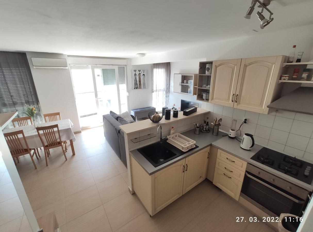 Ferienwohnung Apartman Antonela With Free Garage Parking Split Exterior foto