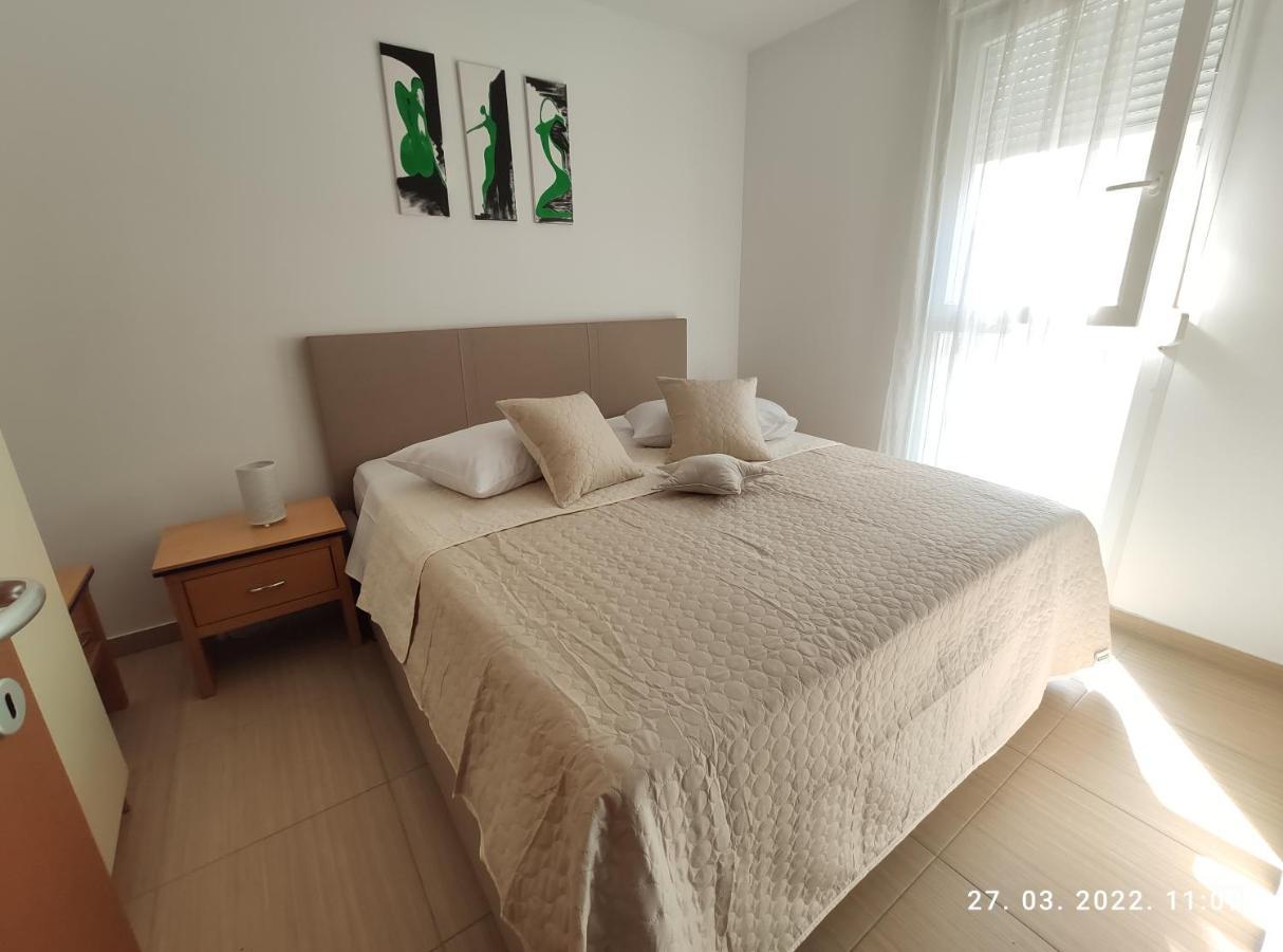 Ferienwohnung Apartman Antonela With Free Garage Parking Split Exterior foto