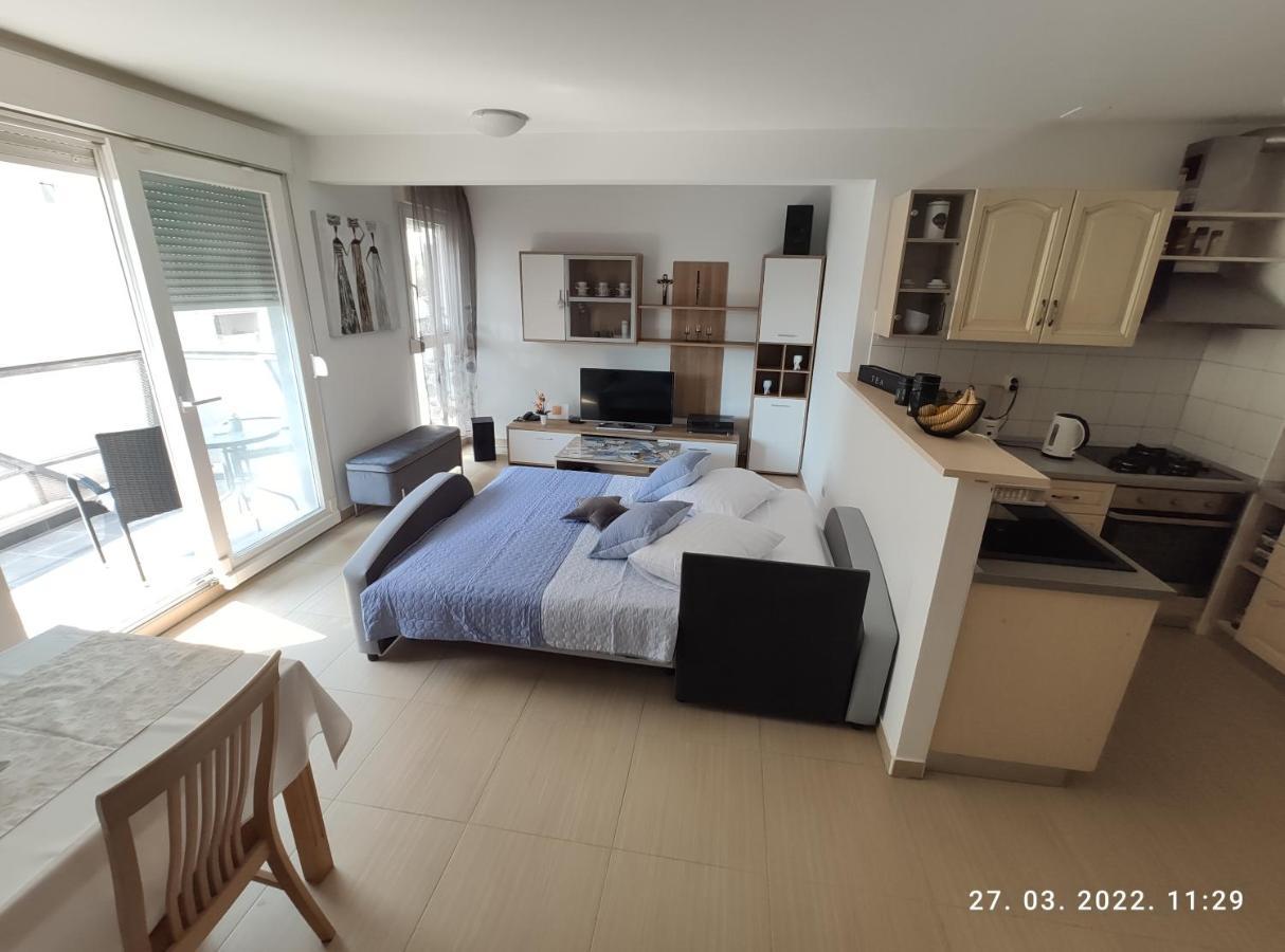 Ferienwohnung Apartman Antonela With Free Garage Parking Split Exterior foto